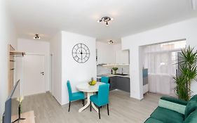 Blue Moon Split Apartment